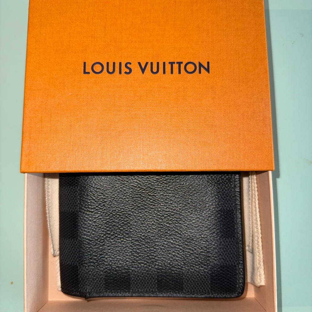 Louis Vuitton Men’s Multiple Wallet in Damier Graphite Canvas